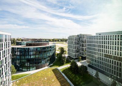 Aussicht aus dem Fitnessstudio mit Blick über das Viertel 2 in das Naherholungsgebiet, den grünen Prater Wiens